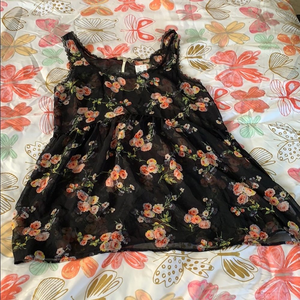 BNWT Kirra top